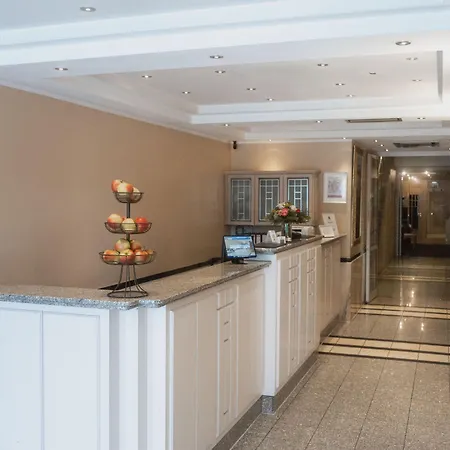 丹尼尔酒店 酒店 3*